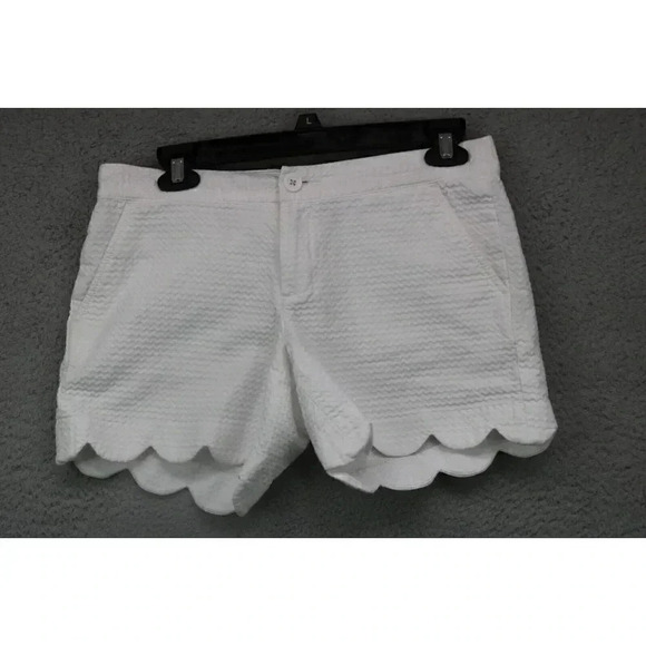 Lilly Pulitzer Women's White Scalloped Buttercup Shorts-Size 0-Pockets - Picture 1 of 10